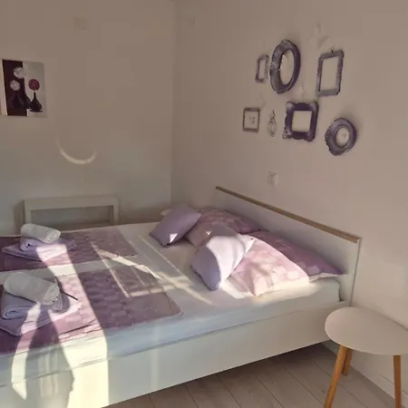 Emanuel Apartment *